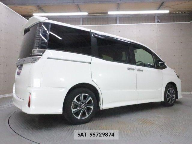 Toyota VOXY 2020-11 8317937-1