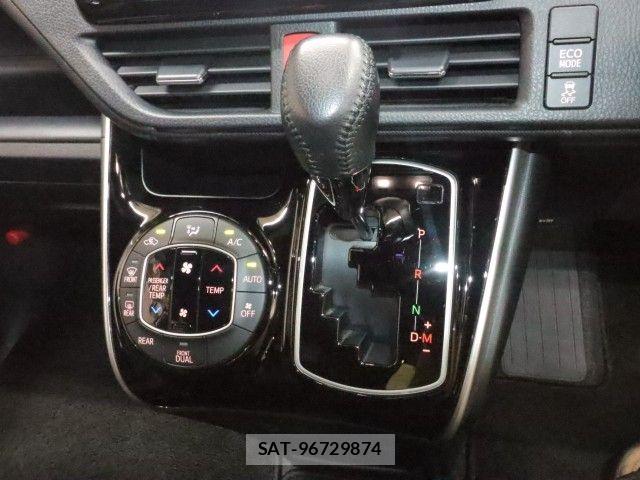 Toyota VOXY 2020-11 8317937-19