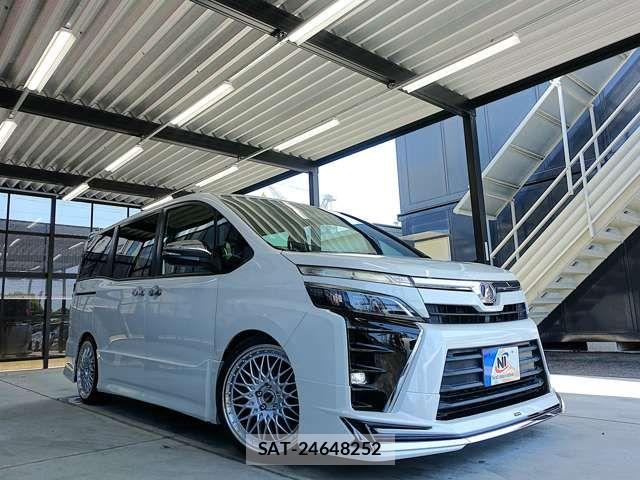 Toyota VOXY 2018-12 8317941-11