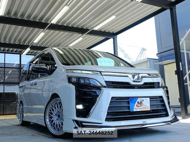 Toyota VOXY 2018-12 8317941-13