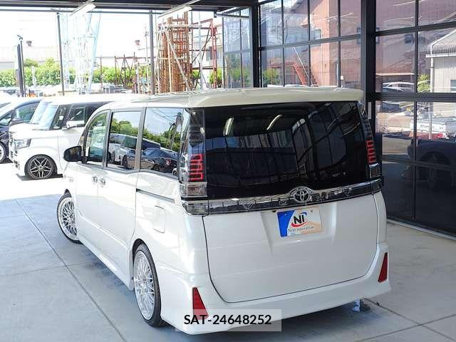Toyota VOXY 2018-12 8317941-15