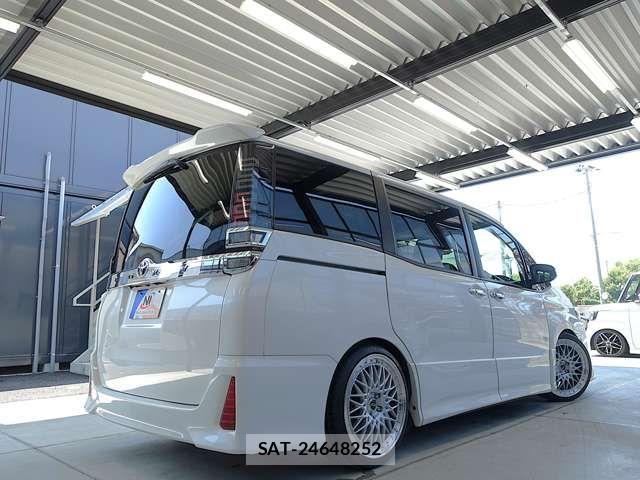 Toyota VOXY 2018-12 8317941-6