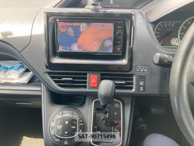 Toyota VOXY 2015-09 8317970-10