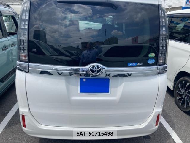 Toyota VOXY 2015-09 8317970-1