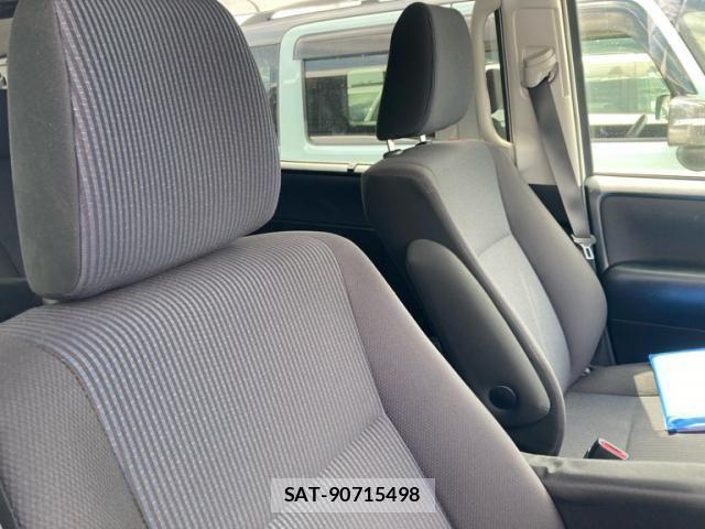 Toyota VOXY 2015-09 8317970-5