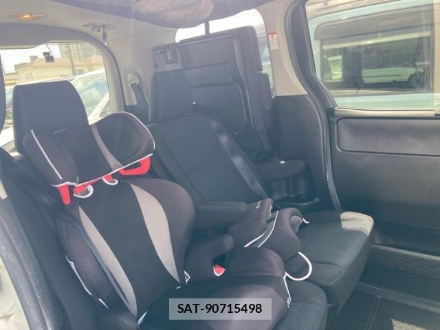 Toyota VOXY 2015-09 8317970-6