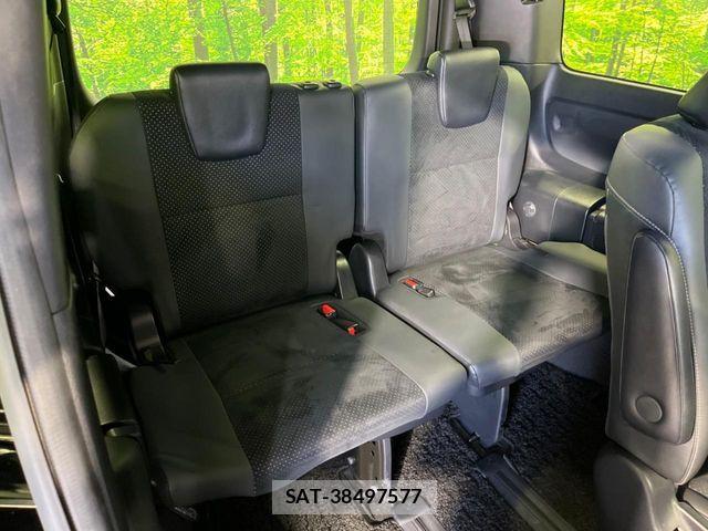 Toyota VOXY 2021-09 8317935-9