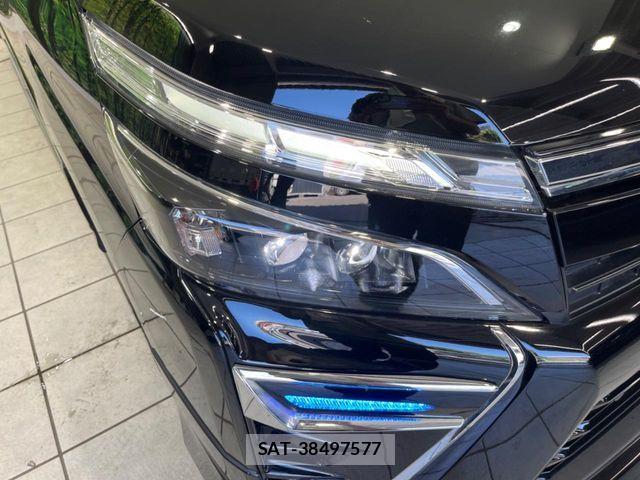 Toyota VOXY 2021-09 8317935-12
