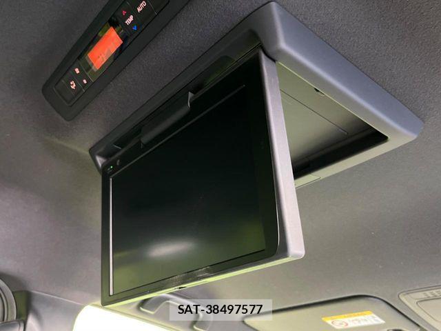 Toyota VOXY 2021-09 8317935-3