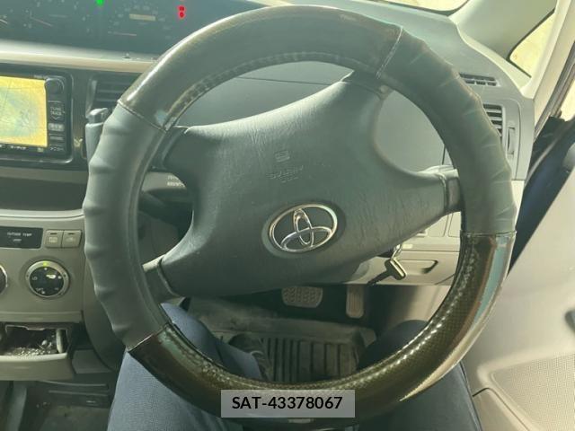 Toyota VOXY 2003-08 8317982-15