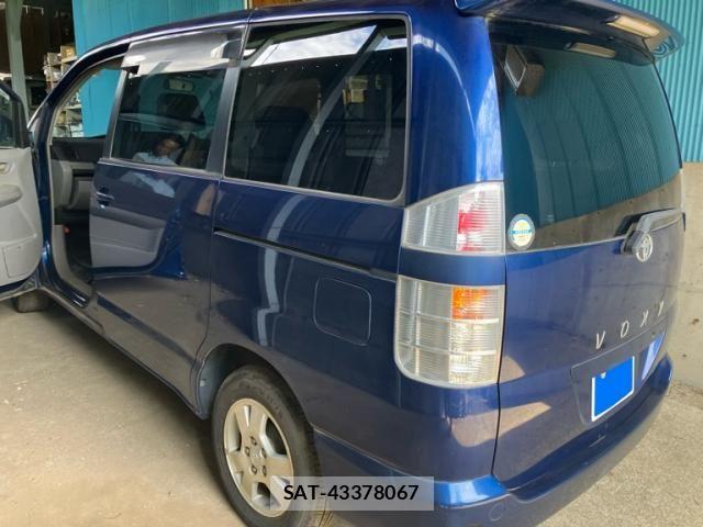 Toyota VOXY 2003-08 8317982-4