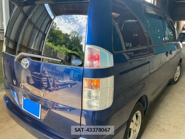 Toyota VOXY 2003-08 8317982-5