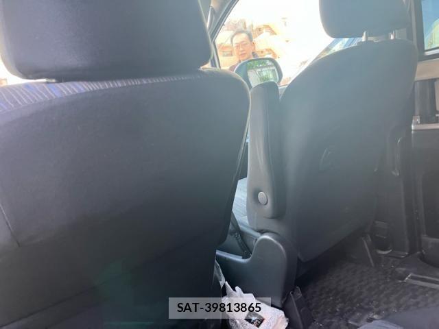 Toyota VOXY 2011-06 8317981-9