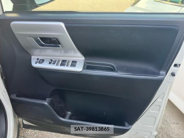 Toyota VOXY 2011-06 8317981-12