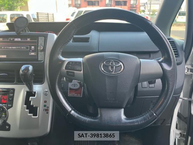 Toyota VOXY 2011-06 8317981-15
