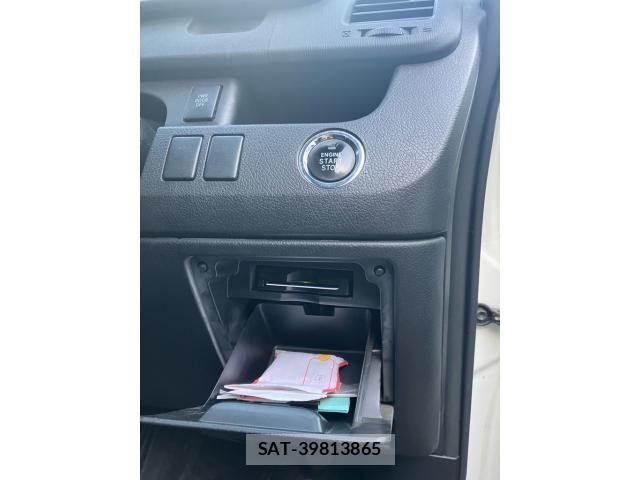 Toyota VOXY 2011-06 8317981-17
