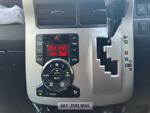Toyota VOXY 2011-06 8317981-18