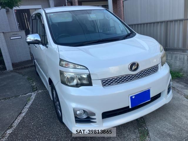 Toyota VOXY 2011-06 8317981-1