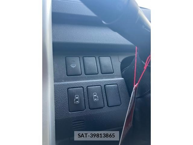 Toyota VOXY 2011-06 8317981-19