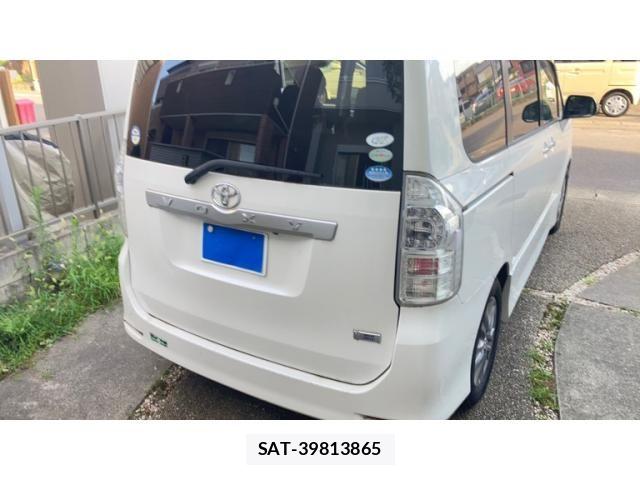 Toyota VOXY 2011-06 8317981-23