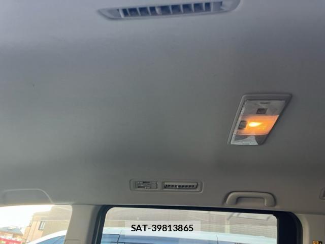 Toyota VOXY 2011-06 8317981-8