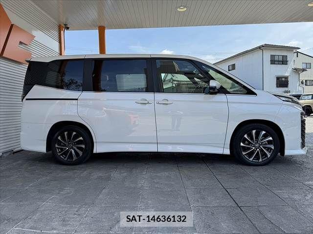 Toyota VOXY 2023-06 8317934-10