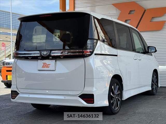 Toyota VOXY 2023-06 8317934-12