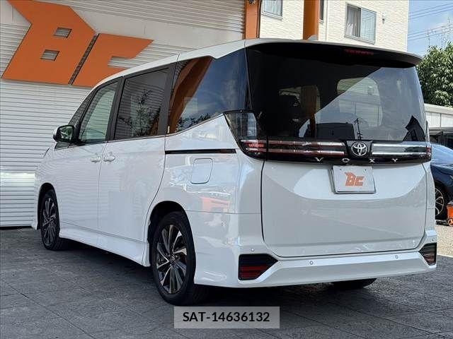 Toyota VOXY 2023-06 8317934-14