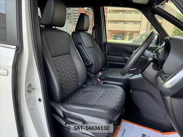 Toyota VOXY 2023-06 8317934-15