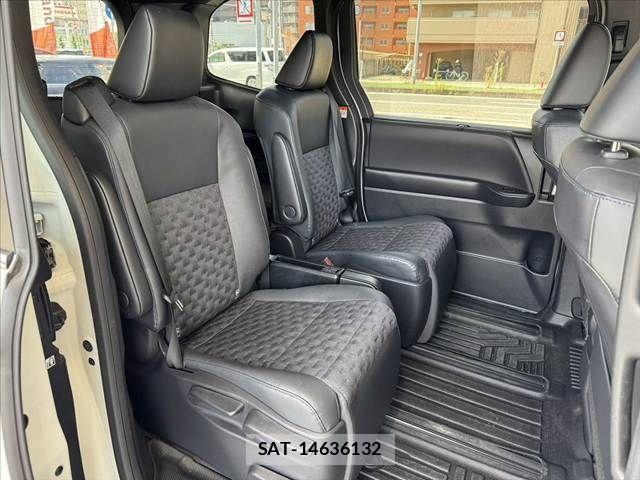 Toyota VOXY 2023-06 8317934-16