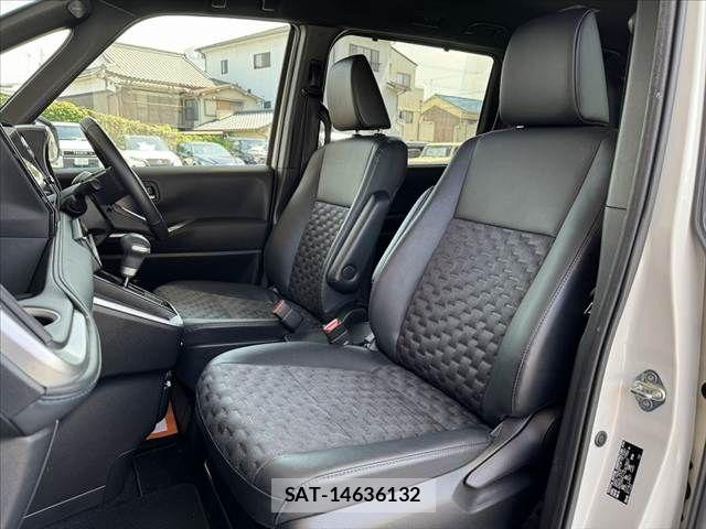 Toyota VOXY 2023-06 8317934-17