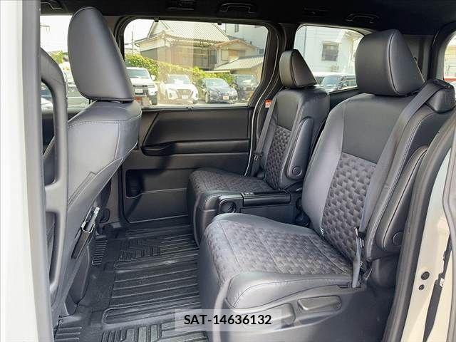 Toyota VOXY 2023-06 8317934-18