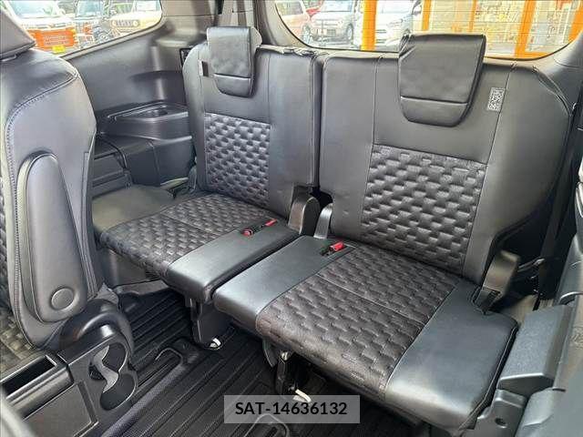 Toyota VOXY 2023-06 8317934-19