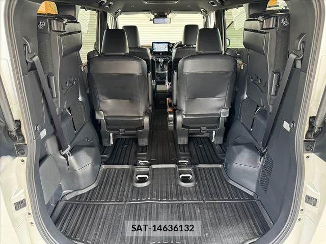 Toyota VOXY 2023-06 8317934-21