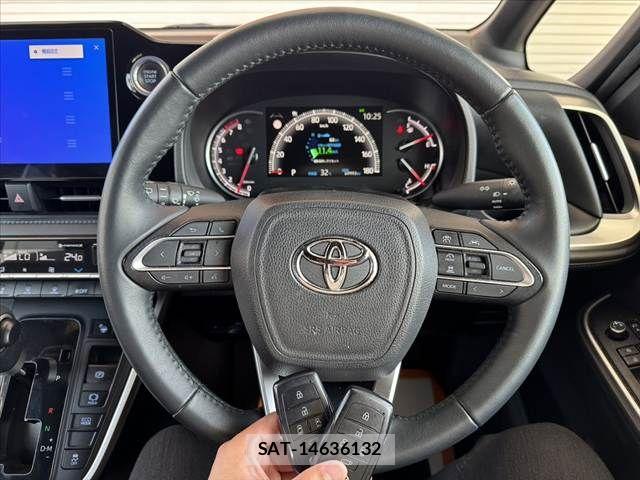 Toyota VOXY 2023-06 8317934-6
