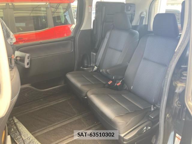 Toyota VOXY 2015-12 8317968-13