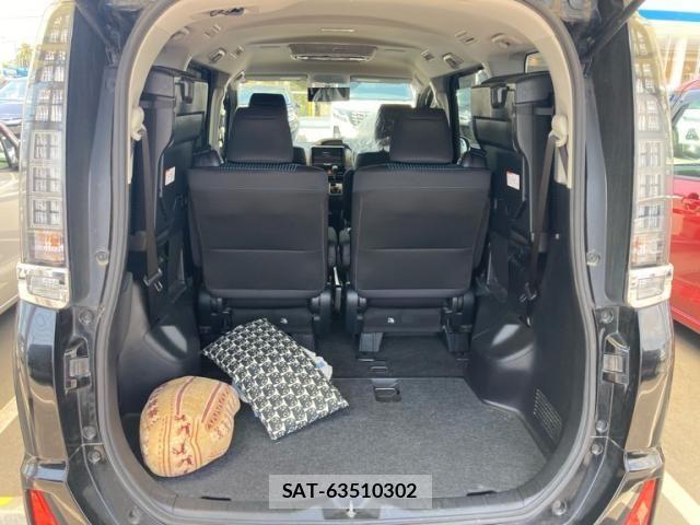 Toyota VOXY 2015-12 8317968-14