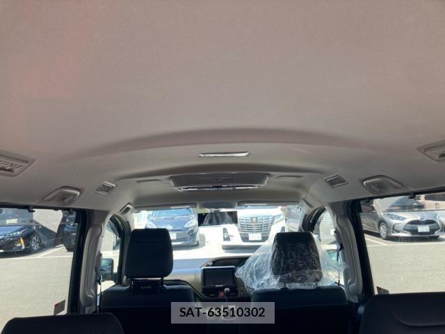 Toyota VOXY 2015-12 8317968-15