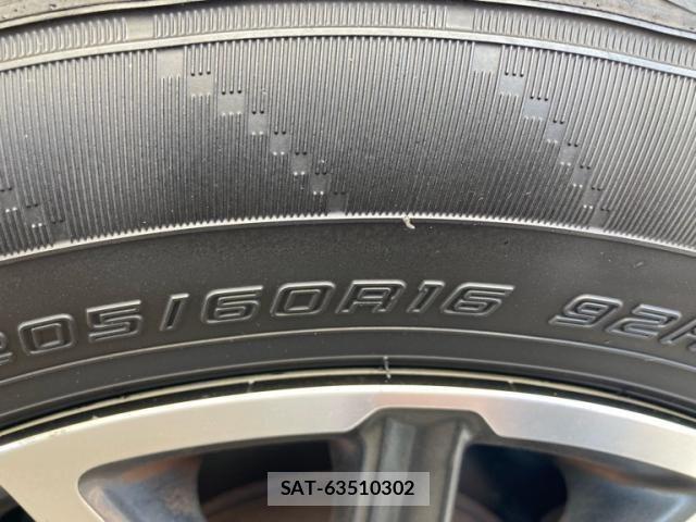 Toyota VOXY 2015-12 8317968-16