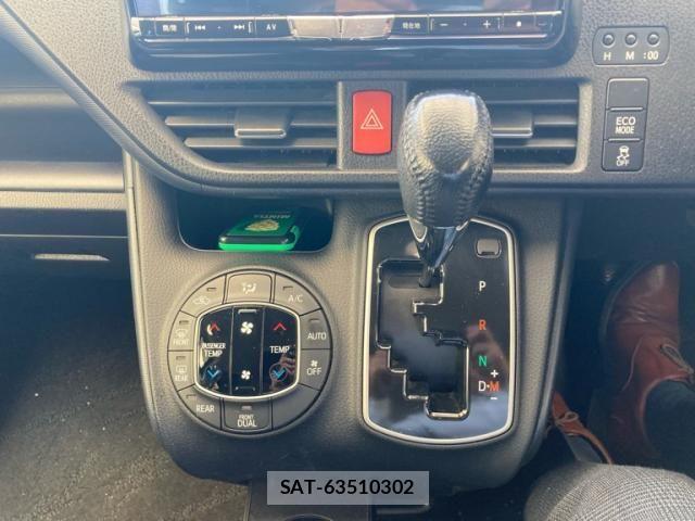Toyota VOXY 2015-12 8317968-18