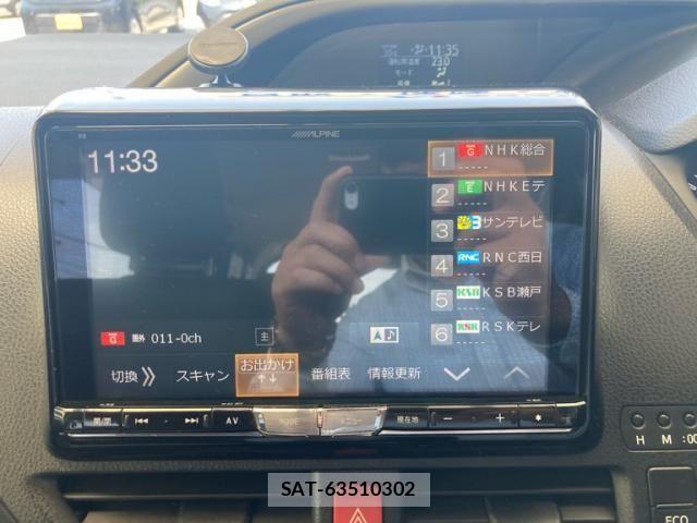 Toyota VOXY 2015-12 8317968-21