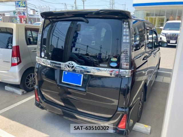 Toyota VOXY 2015-12 8317968-4