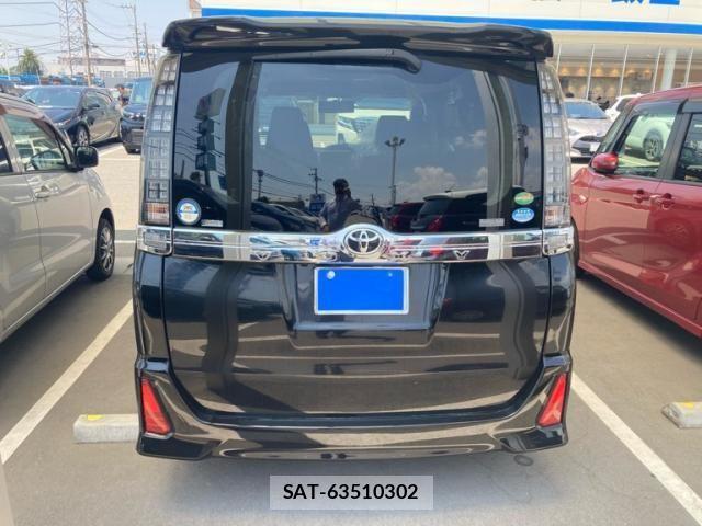 Toyota VOXY 2015-12 8317968-5
