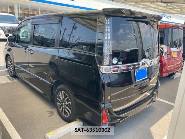 Toyota VOXY 2015-12 8317968-6