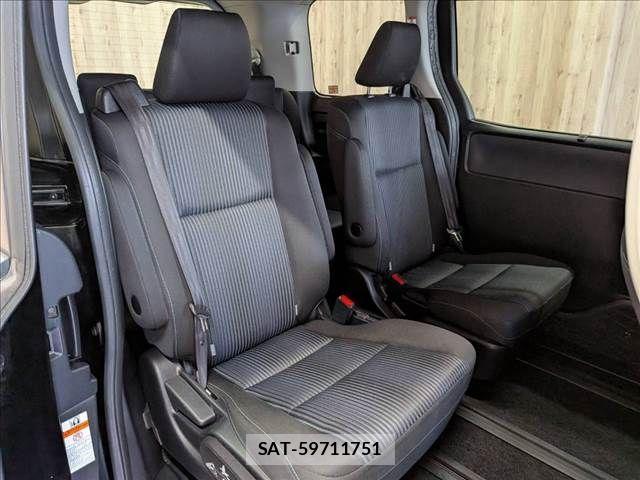 Toyota VOXY 2016-06 8317965-10