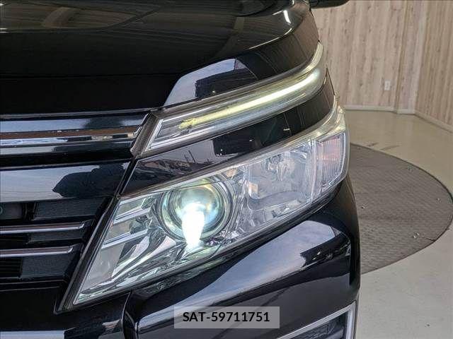 Toyota VOXY 2016-06 8317965-13