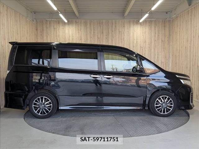 Toyota VOXY 2016-06 8317965-18