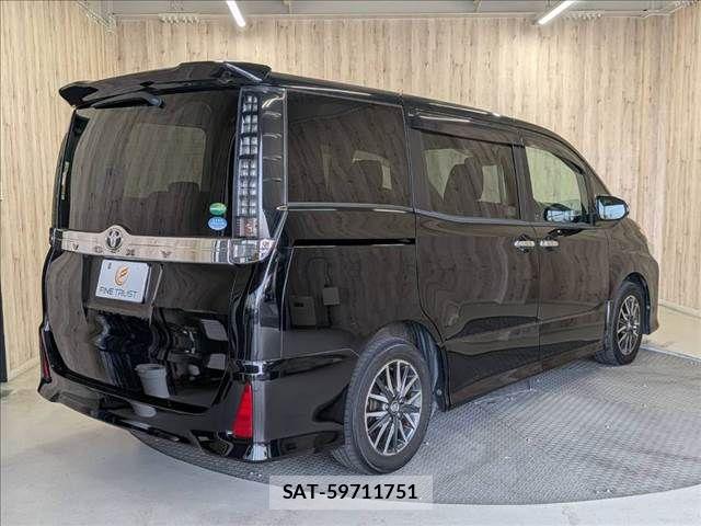 Toyota VOXY 2016-06 8317965-20