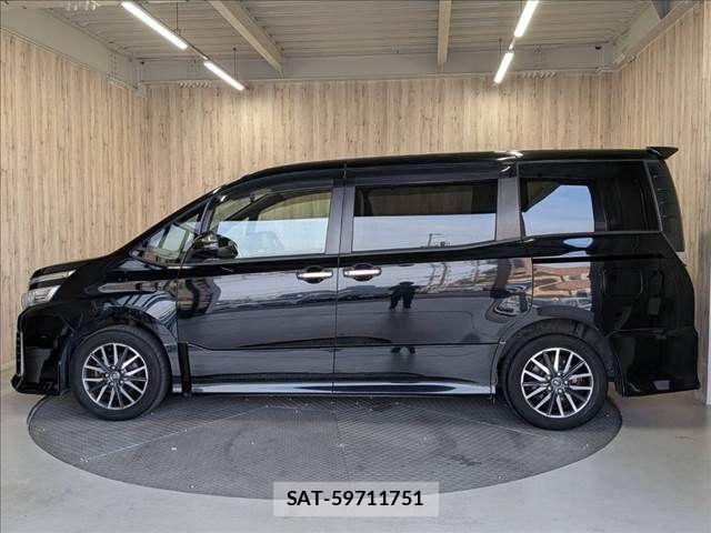 Toyota VOXY 2016-06 8317965-22