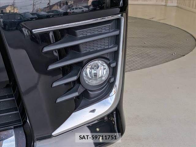 Toyota VOXY 2016-06 8317965-24